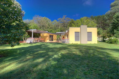 A Bach At Bright - Tourism Caloundra 2